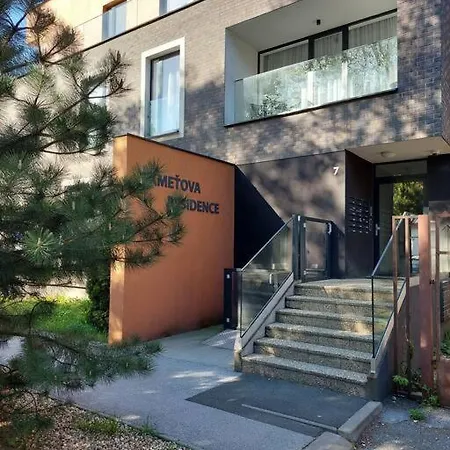 Kmetova So Sukromnym Parkovanim Zdarma, 5 Min Peso Do Centra Апартаменты