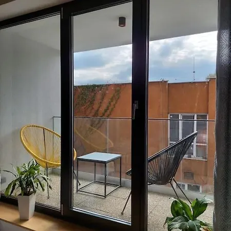 Kmetova So Sukromnym Parkovanim Zdarma, 5 Min Peso Do Centra Апартаменты