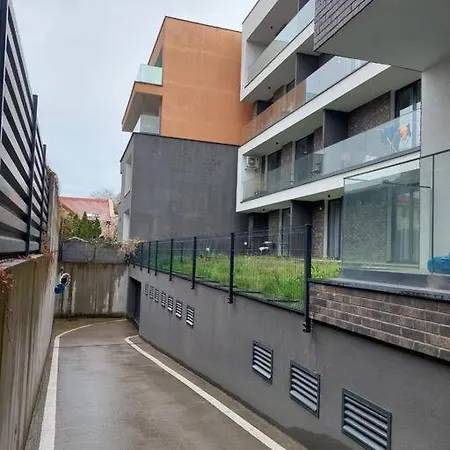 Kmeťova So Súkromným Parkovaním Zdarma, 5 Min Pešo Do Centra Apartamento *