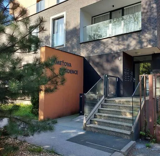 Kmeťova So Súkromným Parkovaním Zdarma, 5 Min Pešo Do Centra Appartamento
