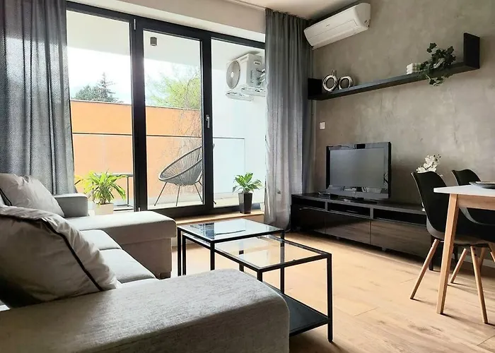 Kmeťova So Súkromným Parkovaním Zdarma, 5 Min Pešo Do Centra Appartamento *