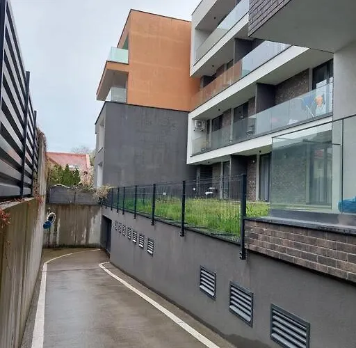 Kmeťova So Súkromným Parkovaním Zdarma, 5 Min Pešo Do Centra Appartamento *